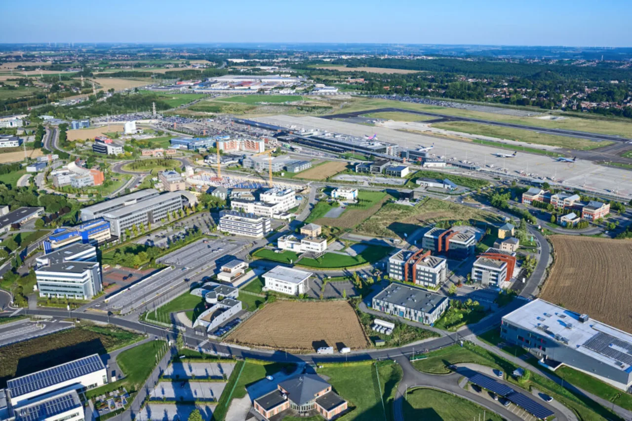 Vue aérienne du parc scientifique de l'Aéropole et de l'aéroport de Gosselies