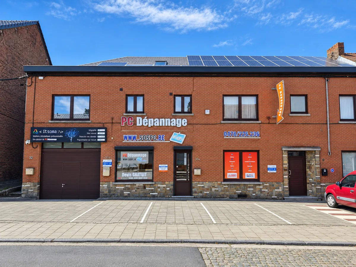 Façade du bâtiment PC Dépannage, Rue Christian Mendiaux 30A à Courcelles, avec parking clients